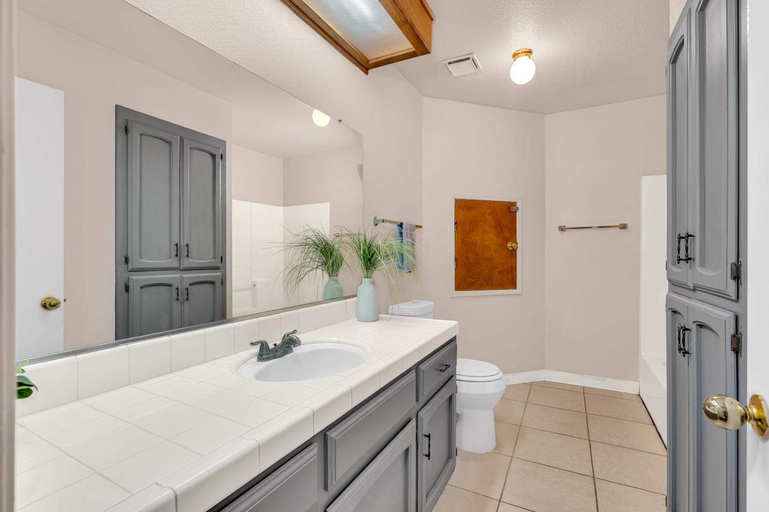 510 Stonewood Dr, Los Banos, CA 93635