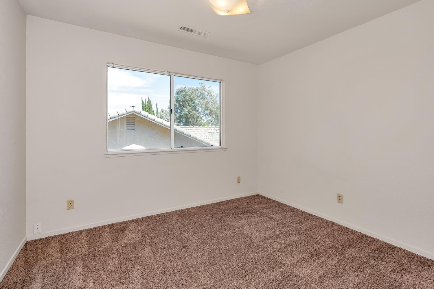 510 Stonewood Dr, Los Banos, CA 93635