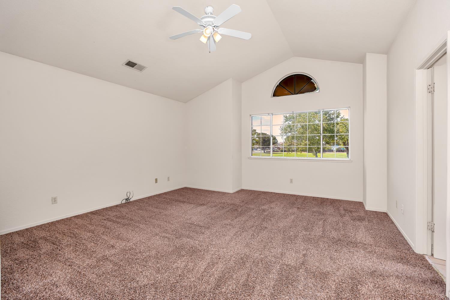 510 Stonewood Dr, Los Banos, CA 93635