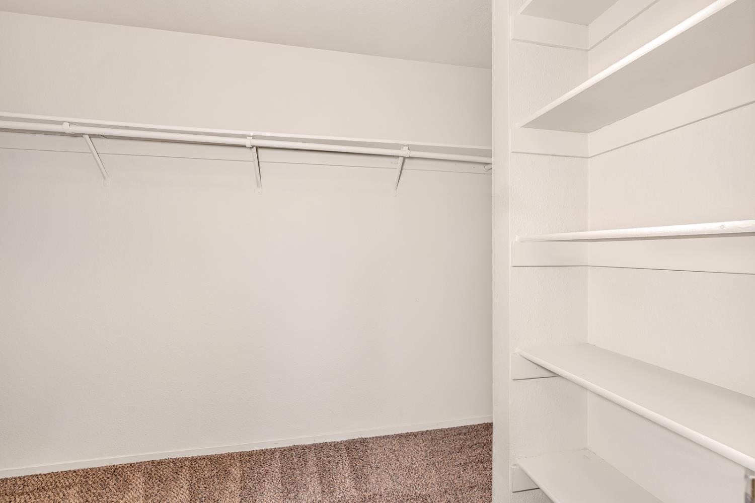 510 Stonewood Dr, Los Banos, CA 93635