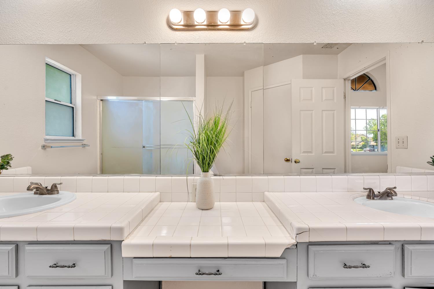 510 Stonewood Dr, Los Banos, CA 93635