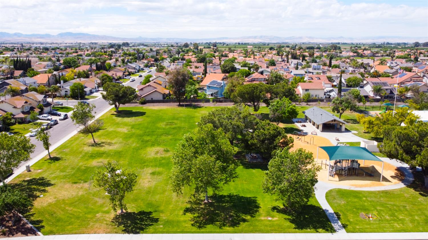 510 Stonewood Dr, Los Banos, CA 93635