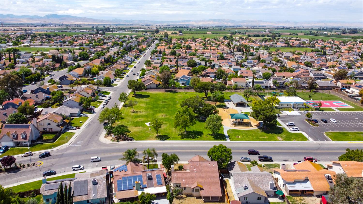 510 Stonewood Dr, Los Banos, CA 93635