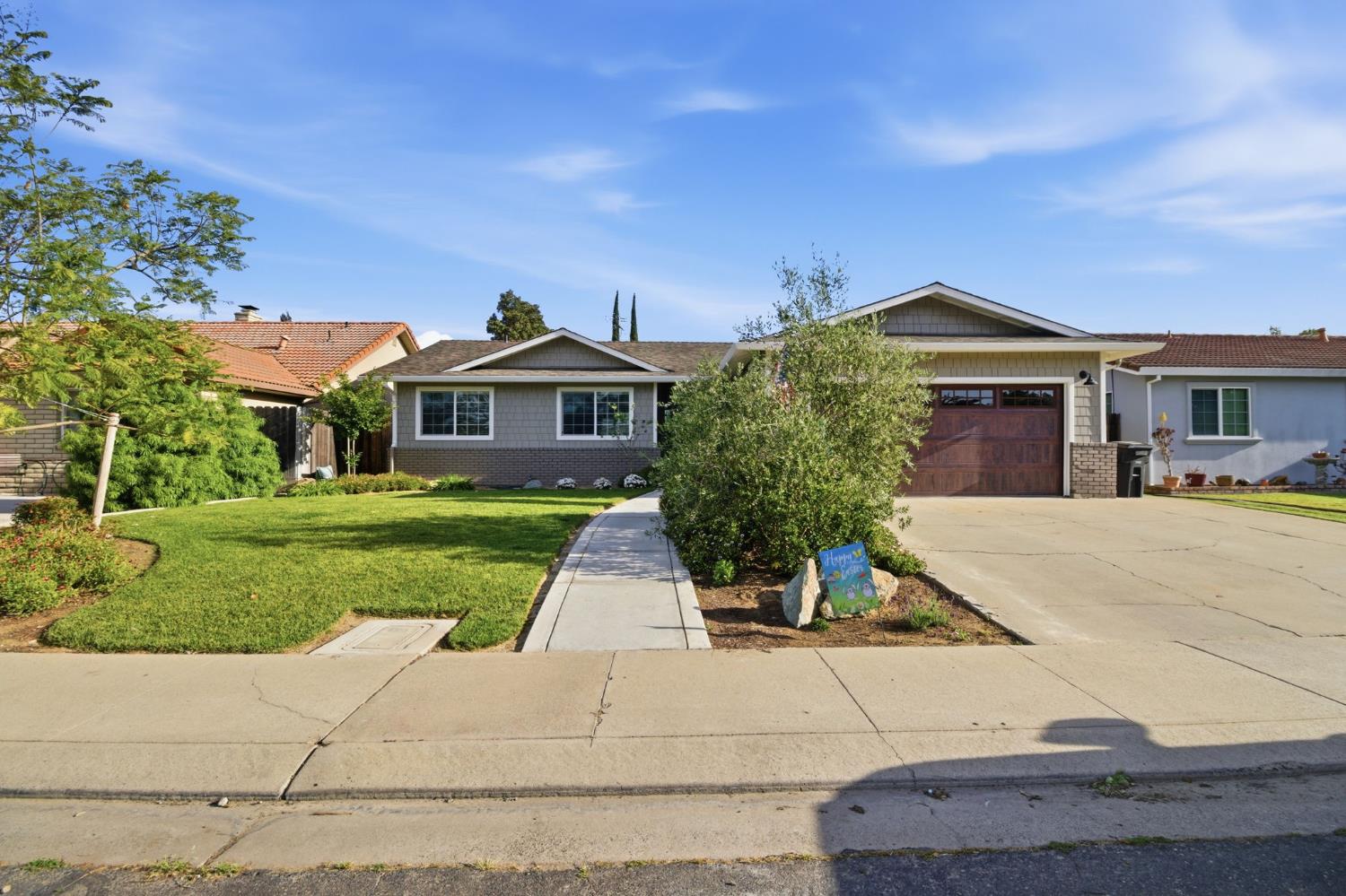 6613 Narcisco Way, Hughson, CA 95326