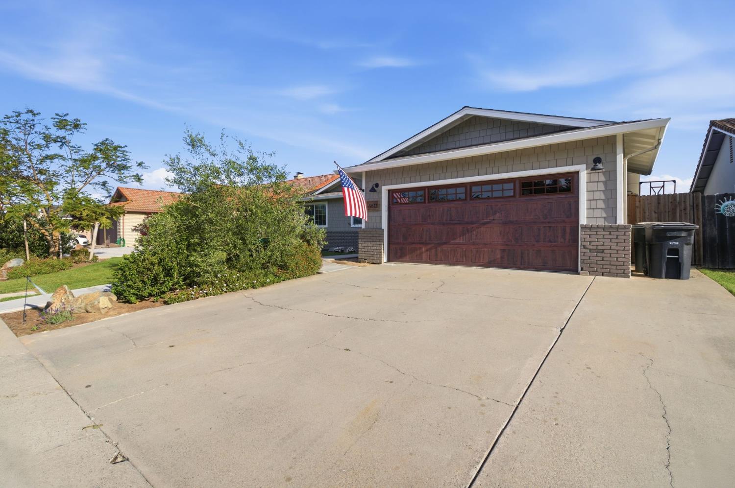 6613 Narcisco Way, Hughson, CA 95326