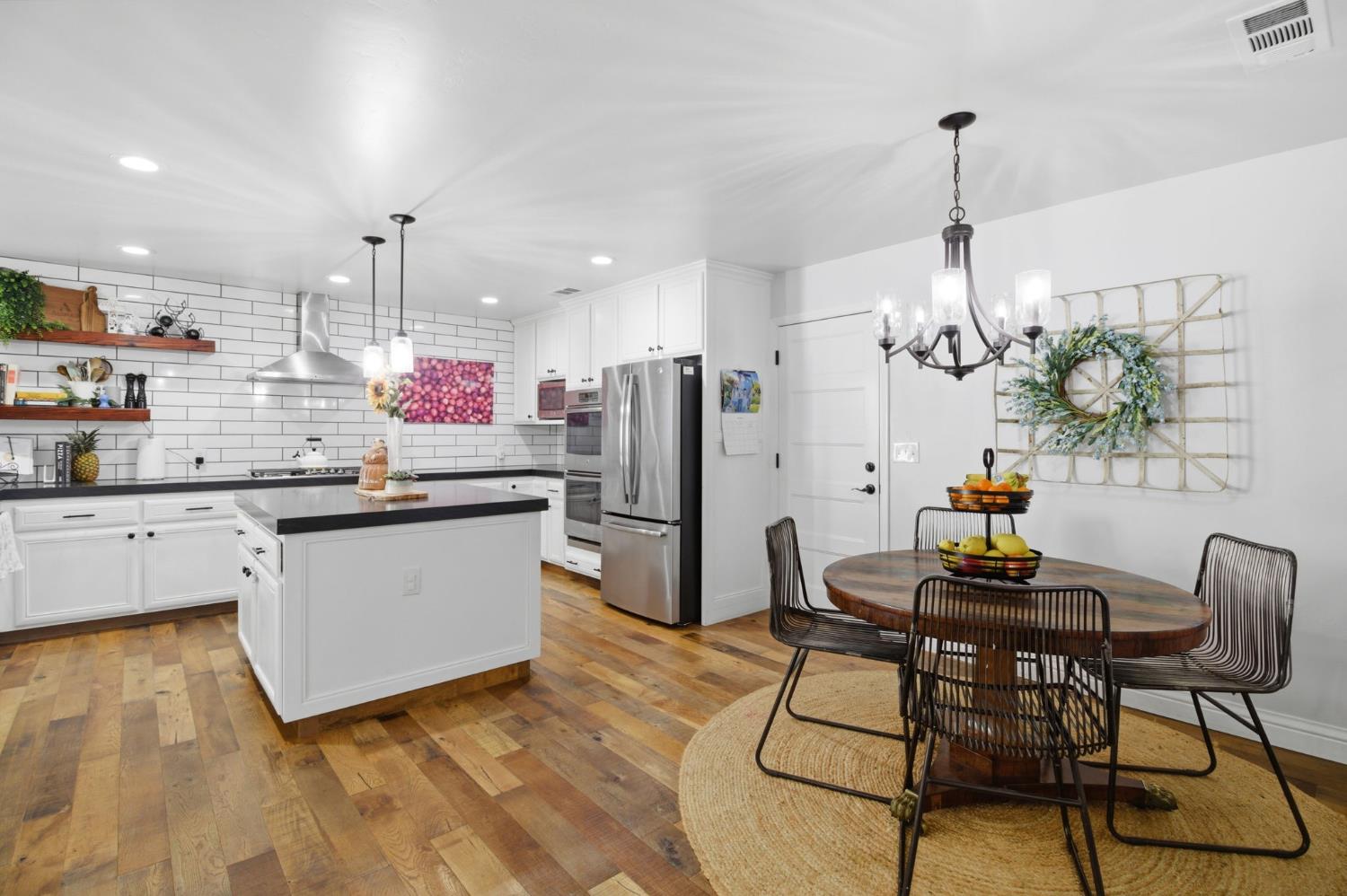 6613 Narcisco Way, Hughson, CA 95326