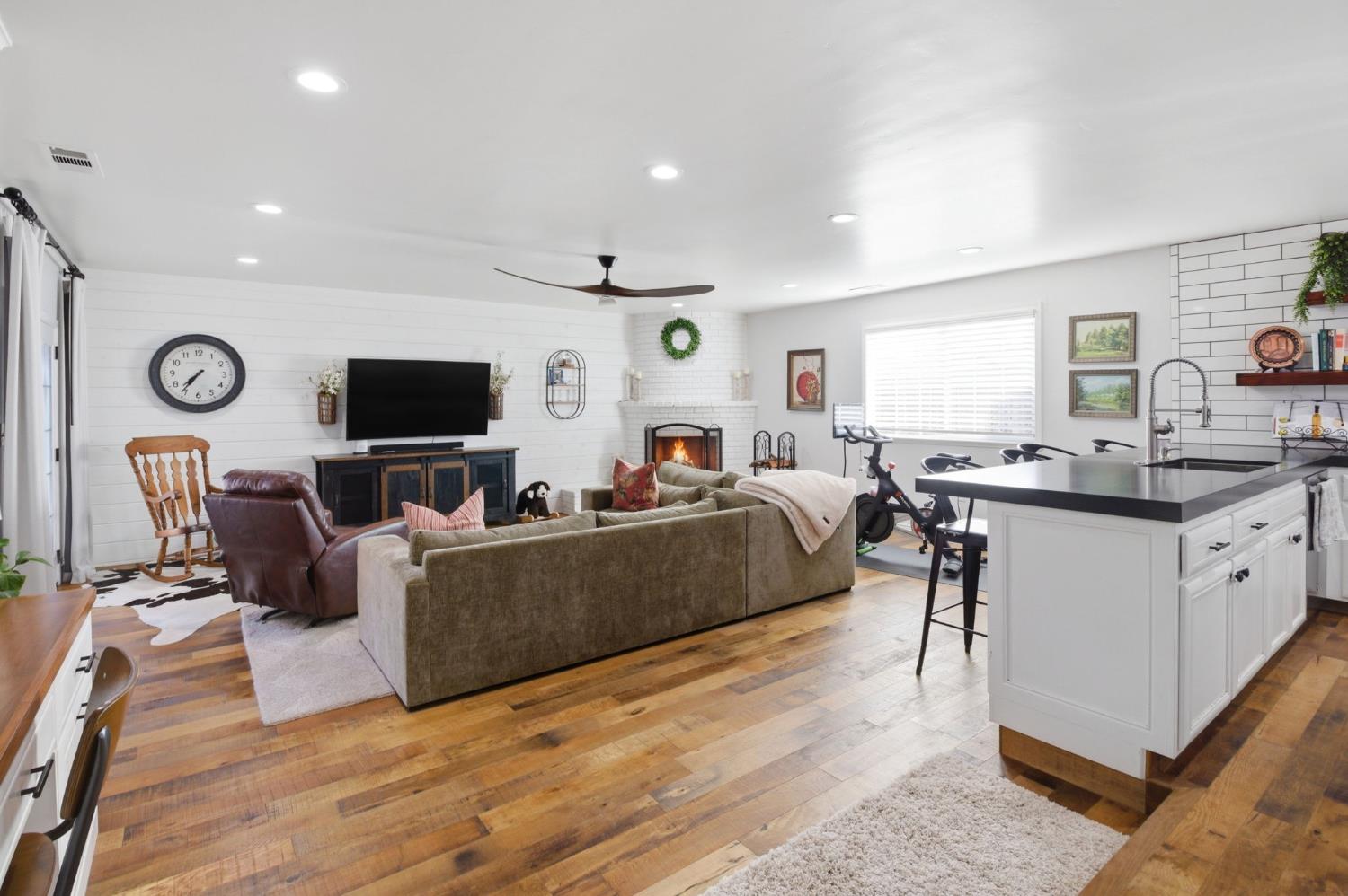 6613 Narcisco Way, Hughson, CA 95326