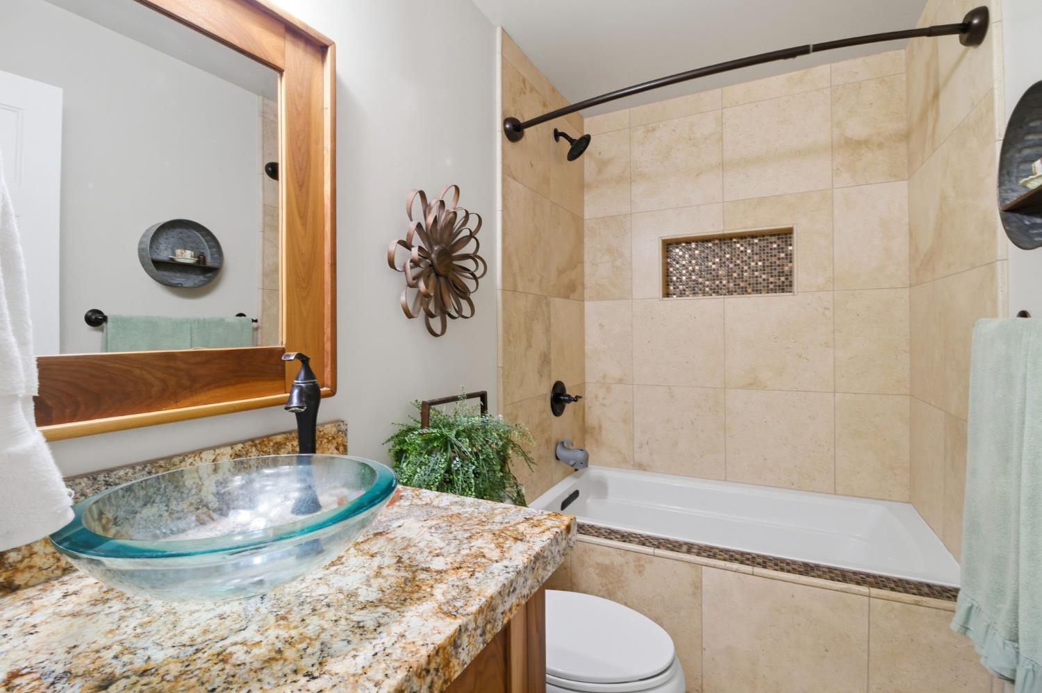 6613 Narcisco Way, Hughson, CA 95326