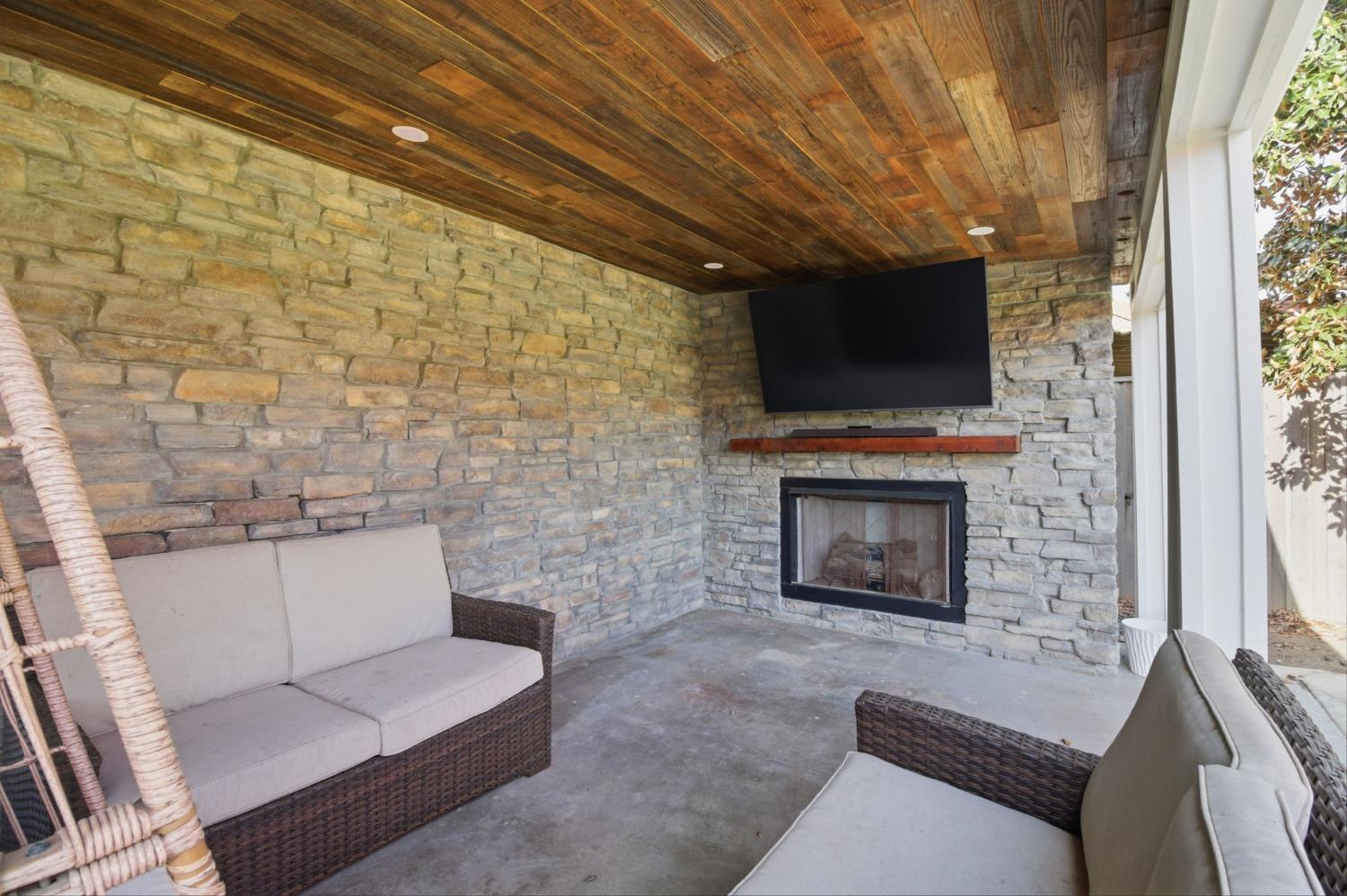 6613 Narcisco Way, Hughson, CA 95326