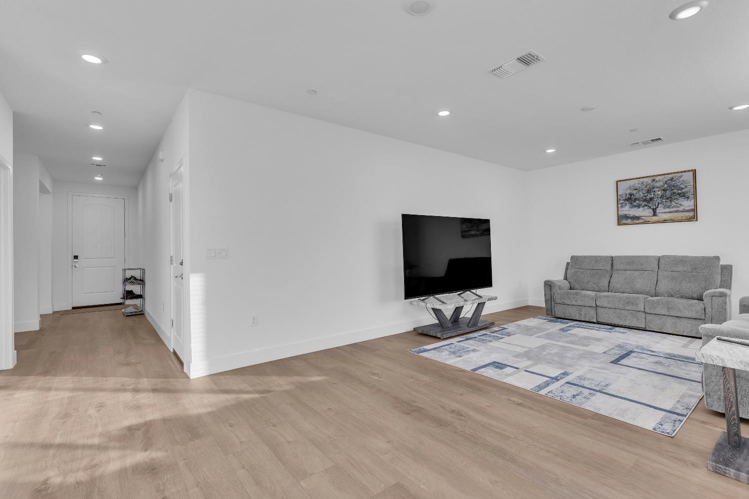 2104 Kimes Ranch Rd, Patterson, CA 95363