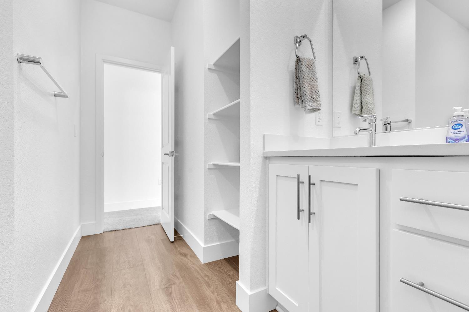 2104 Kimes Ranch Rd, Patterson, CA 95363