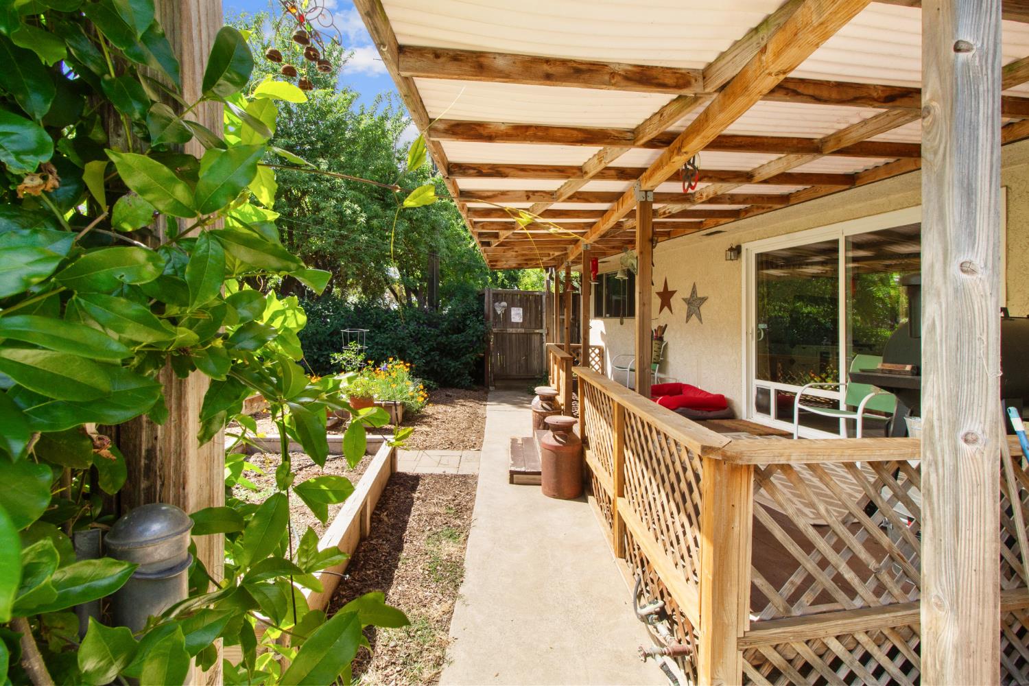 9119 Georgia Ln, Modesto, CA 95357