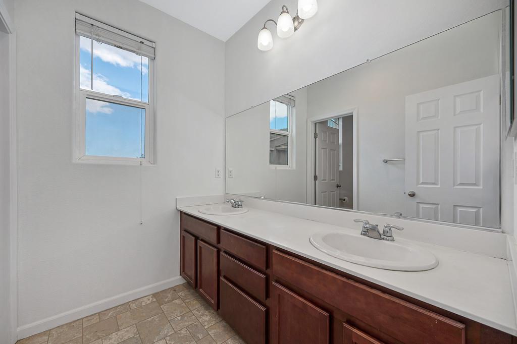 21109 Varietal Ct, Patterson, CA 95363