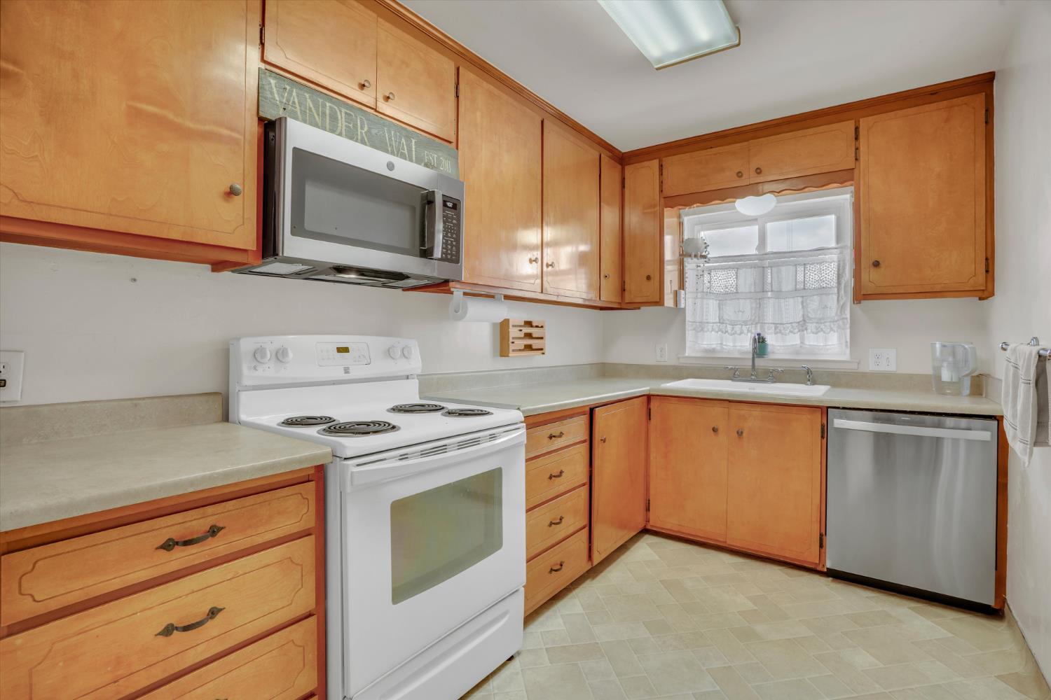 531 Locust Ave, Manteca, CA 95337