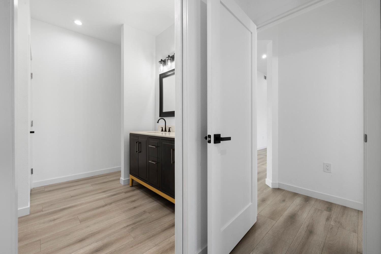 1121 Crater Ave, Modesto, CA 95351