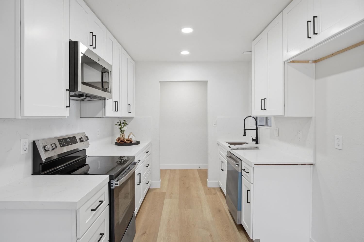 1760 Valparaiso Dr, Turlock, CA 95382