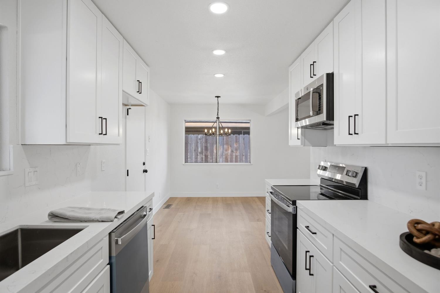 1760 Valparaiso Dr, Turlock, CA 95382