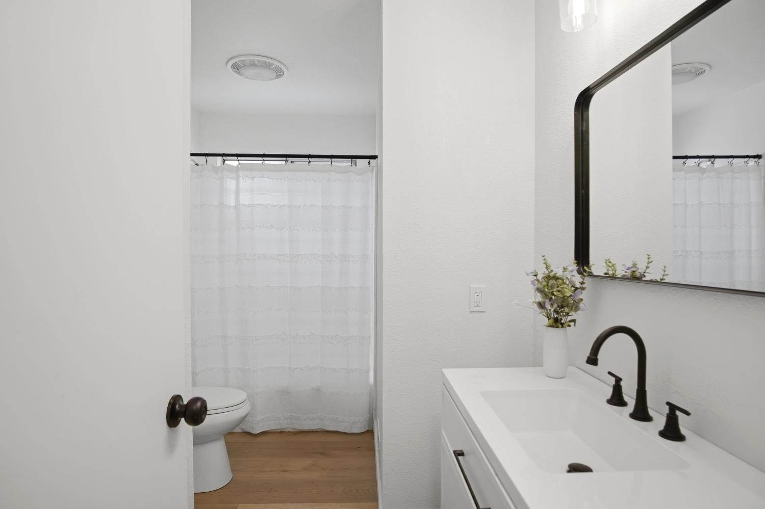 1760 Valparaiso Dr, Turlock, CA 95382