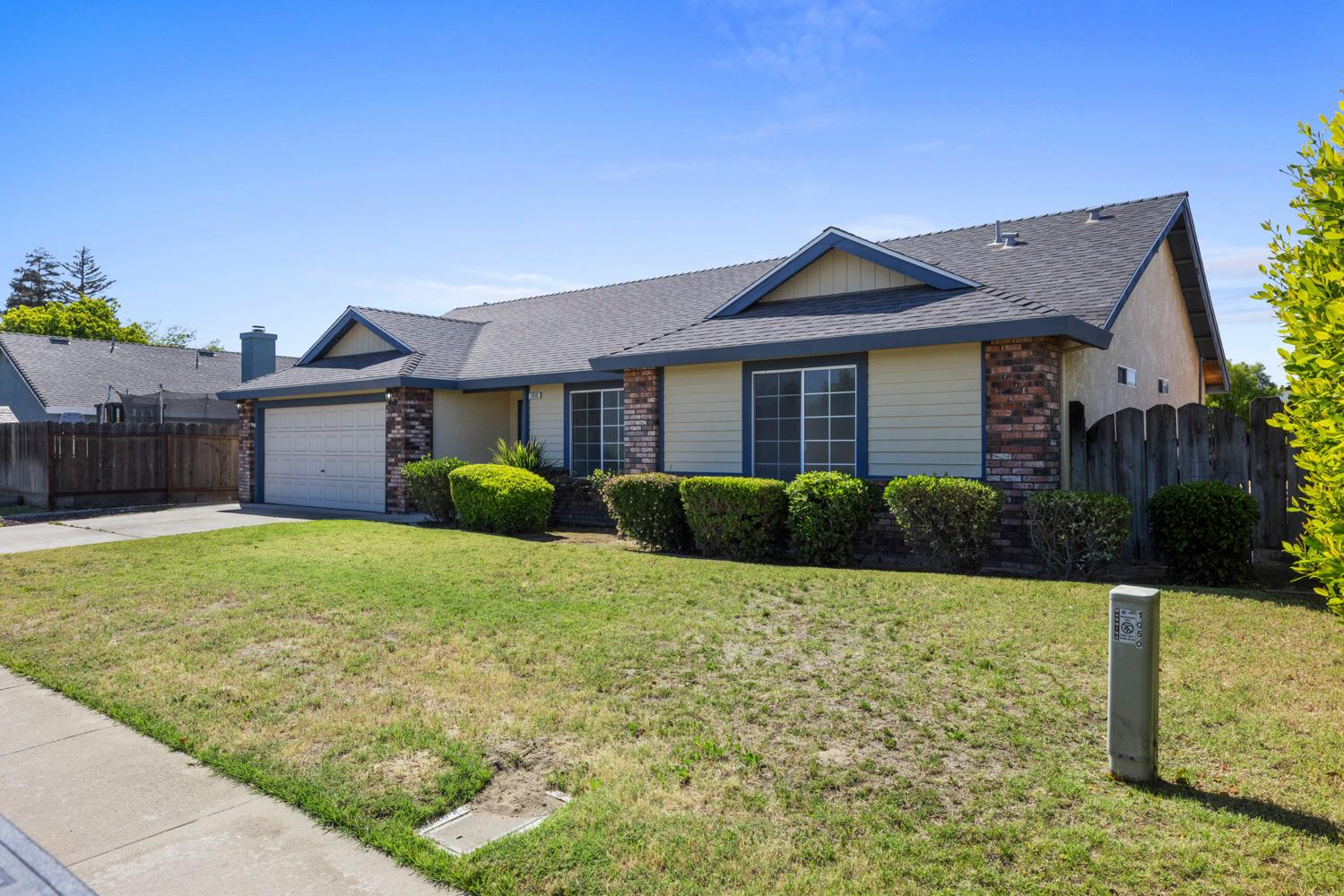 1050 W Tuolumne Rd, Turlock, CA 95382