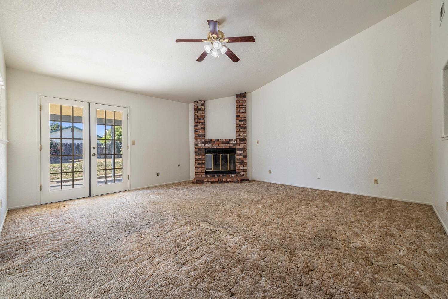 1050 W Tuolumne Rd, Turlock, CA 95382