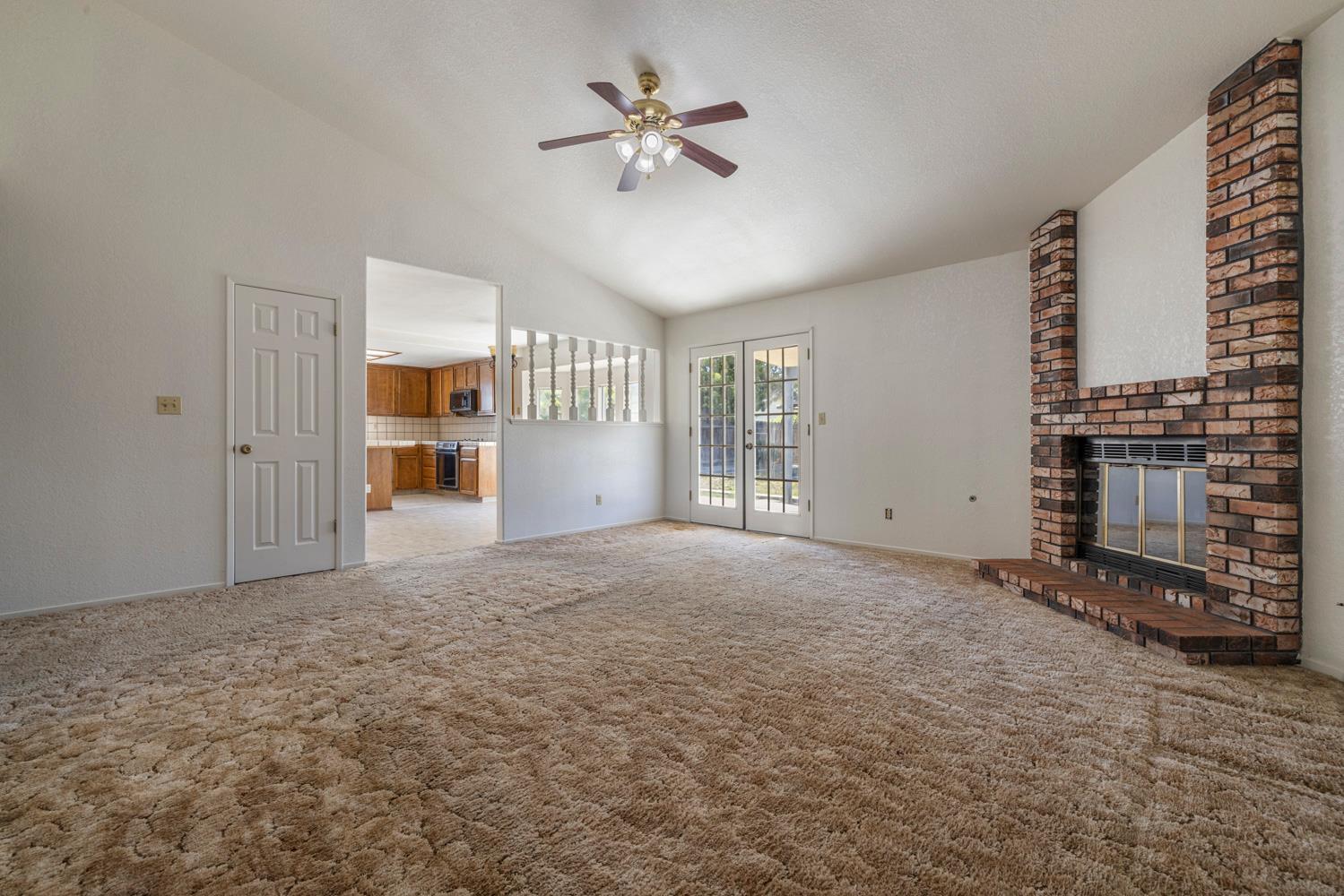 1050 W Tuolumne Rd, Turlock, CA 95382