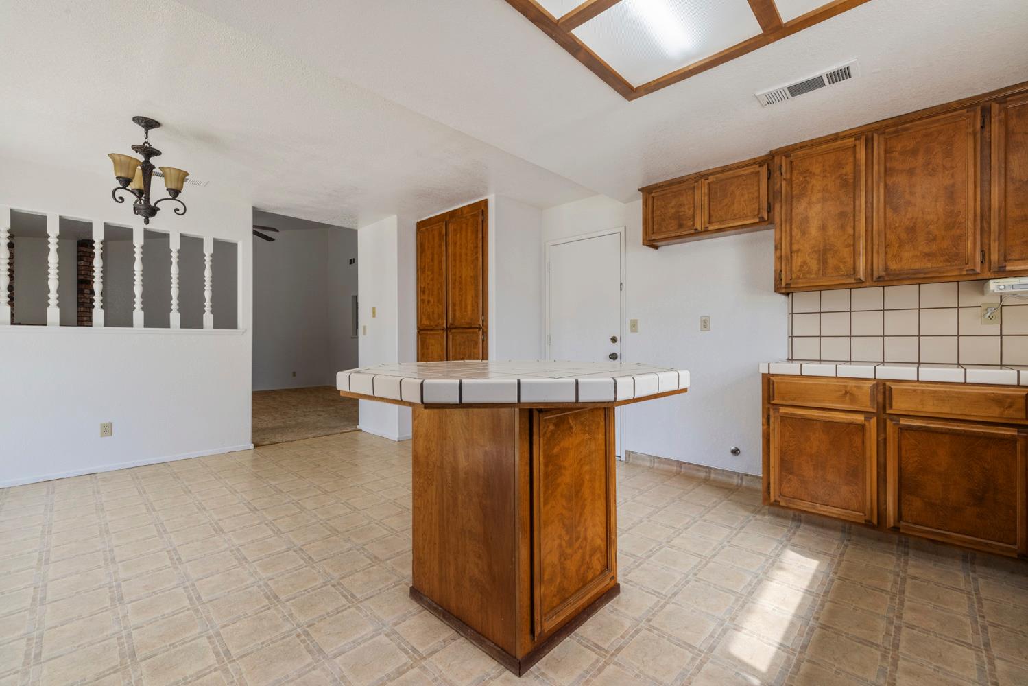 1050 W Tuolumne Rd, Turlock, CA 95382