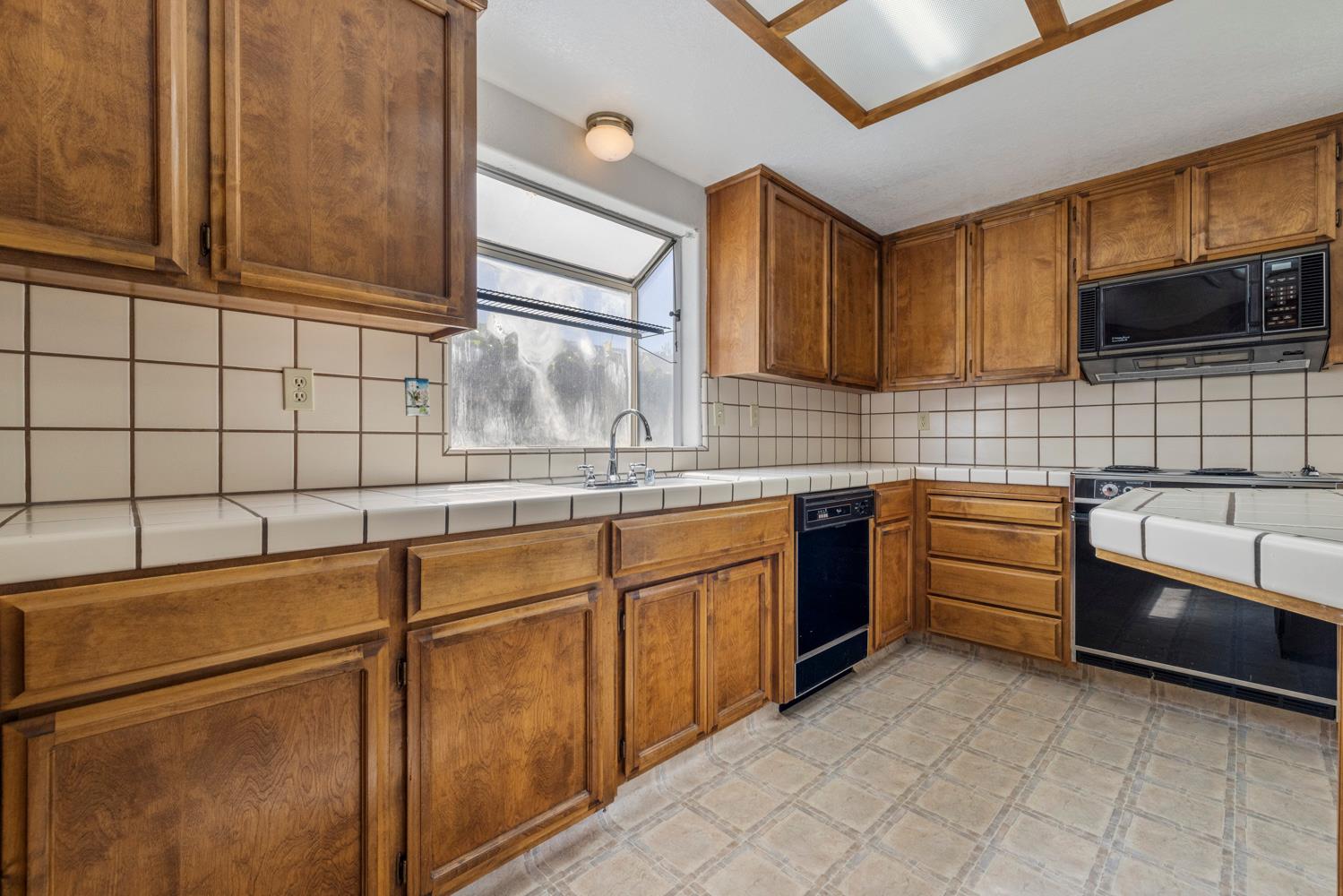 1050 W Tuolumne Rd, Turlock, CA 95382