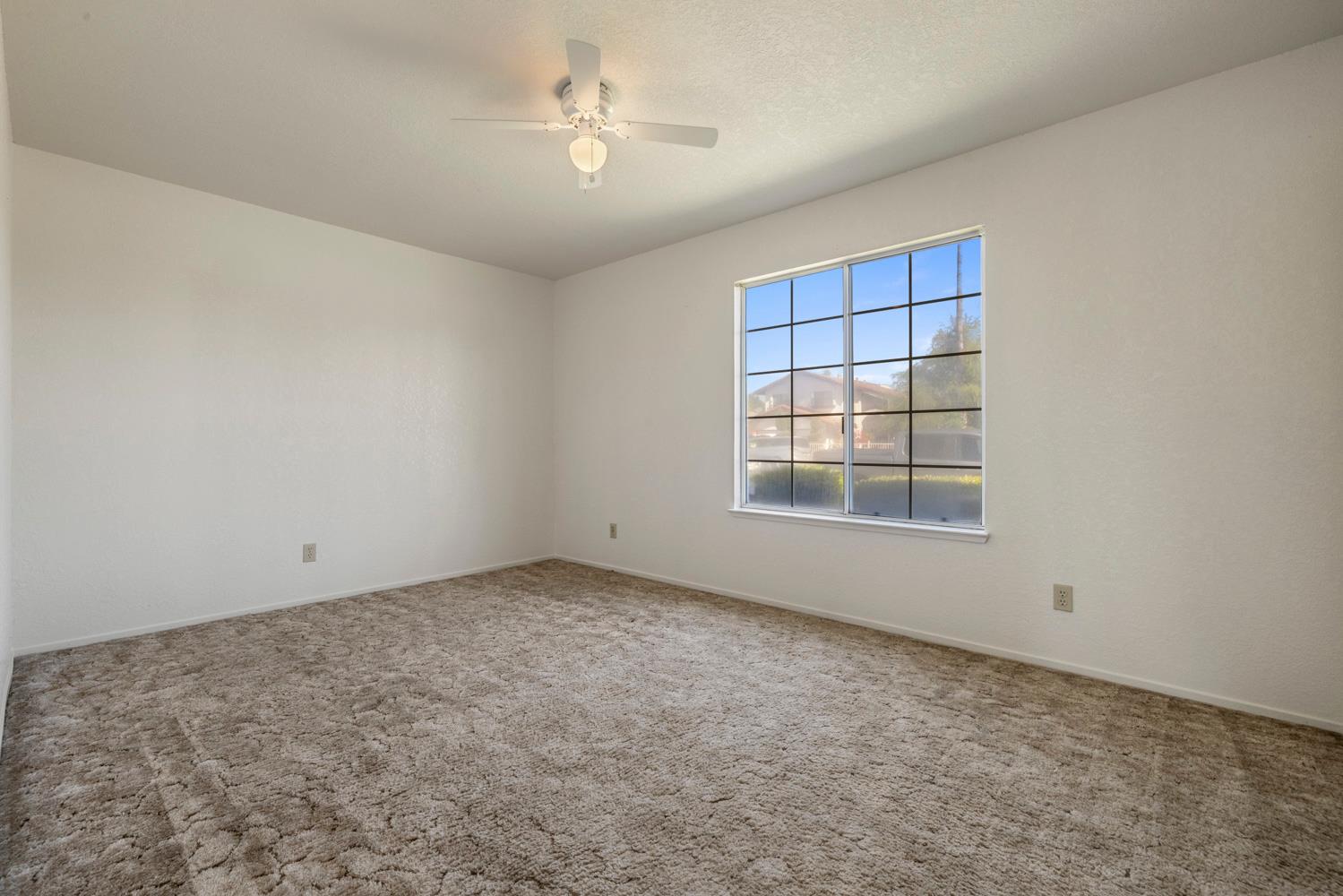 1050 W Tuolumne Rd, Turlock, CA 95382