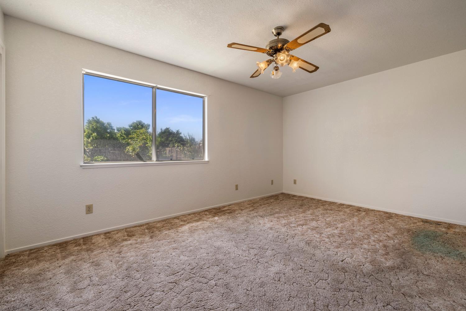 1050 W Tuolumne Rd, Turlock, CA 95382