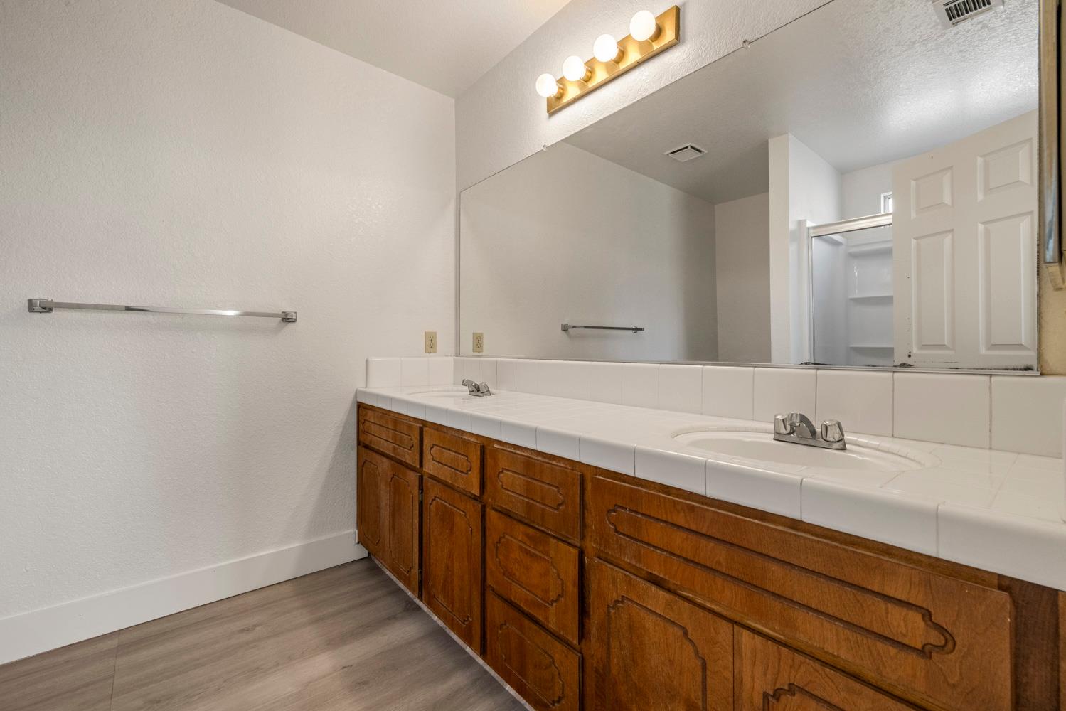 1050 W Tuolumne Rd, Turlock, CA 95382