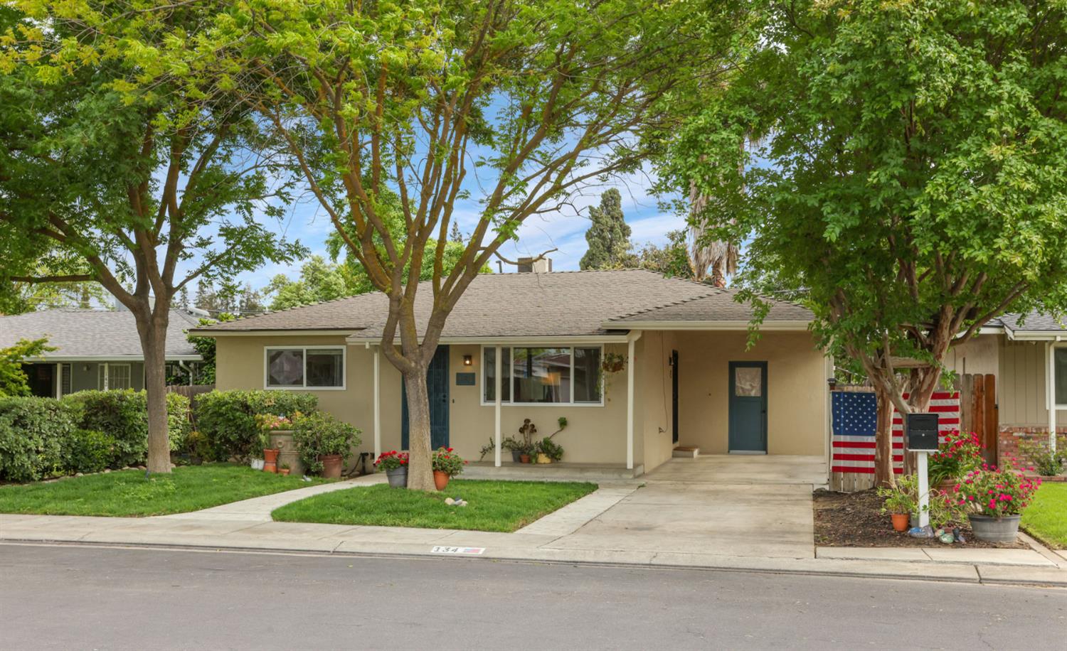 134 E Washington St, Ripon, CA 95366