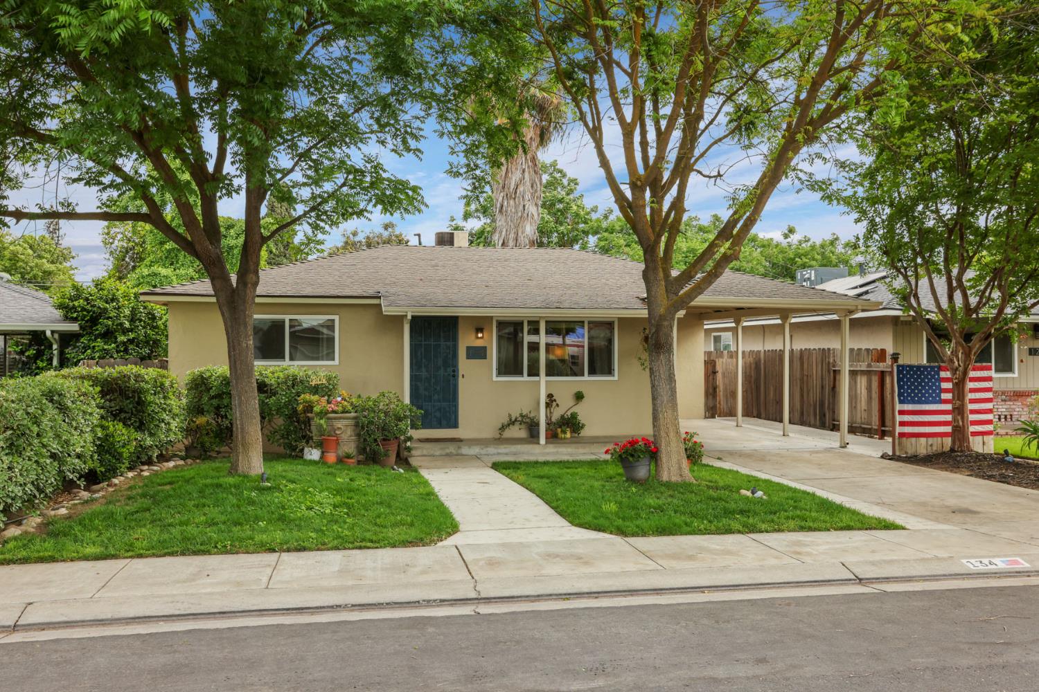 134 E Washington St, Ripon, CA 95366