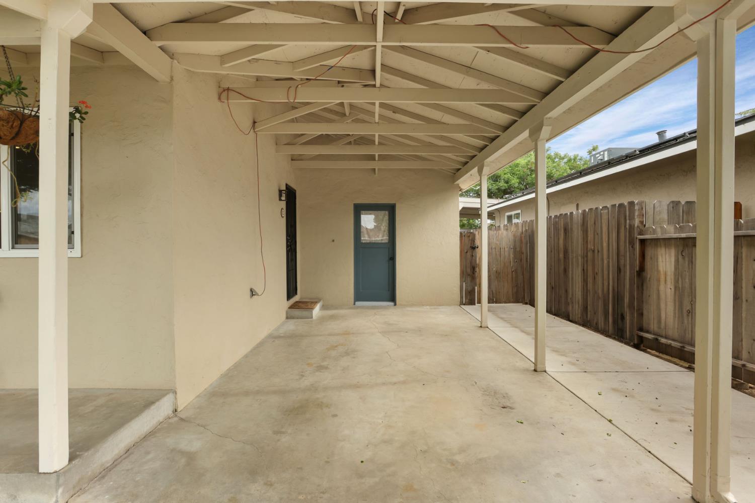 134 E Washington St, Ripon, CA 95366