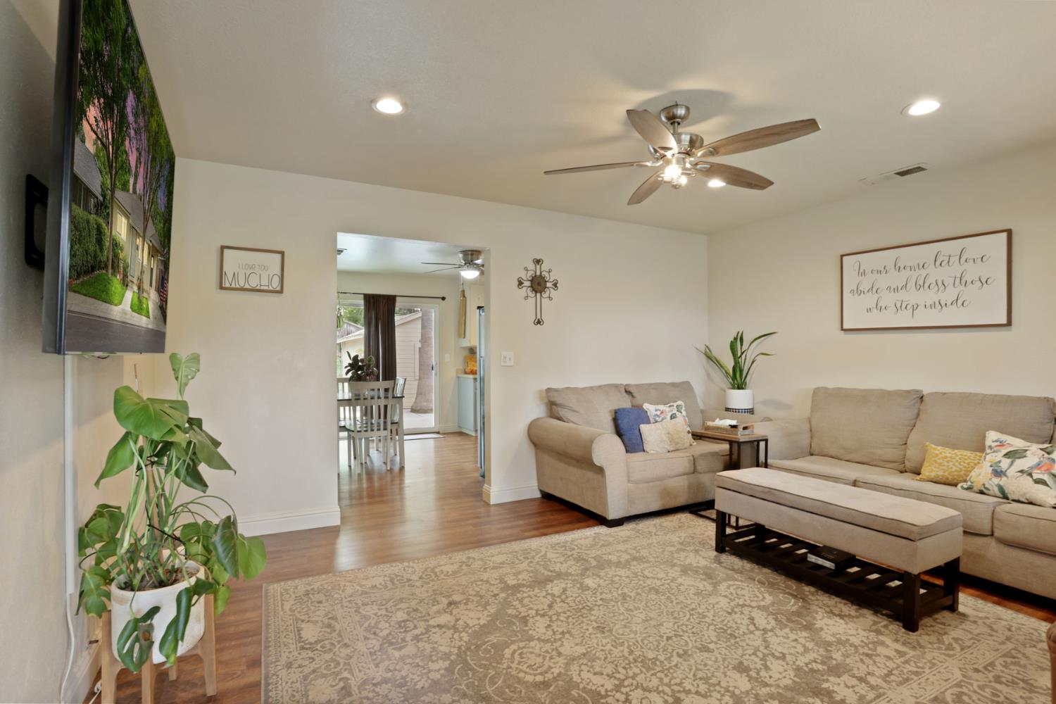 134 E Washington St, Ripon, CA 95366