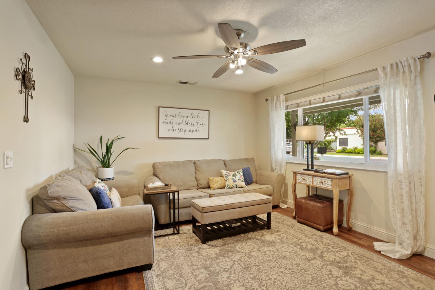 134 E Washington St, Ripon, CA 95366