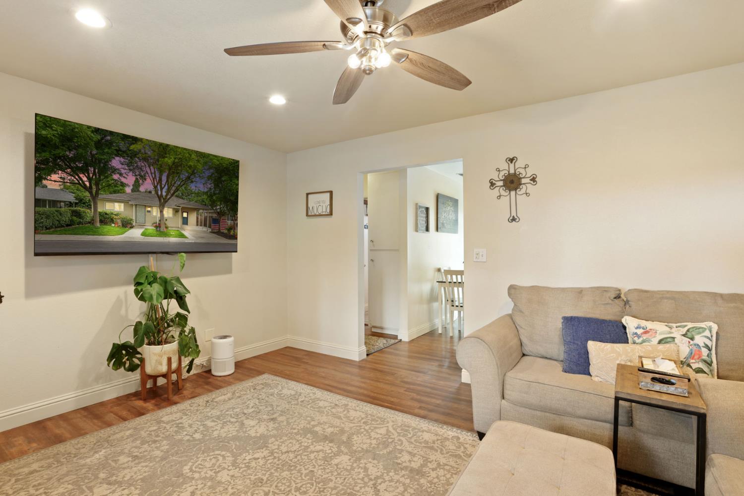 134 E Washington St, Ripon, CA 95366