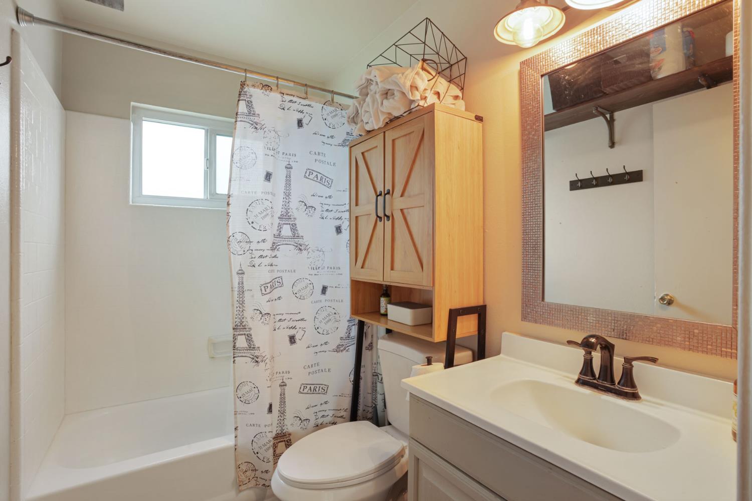 134 E Washington St, Ripon, CA 95366