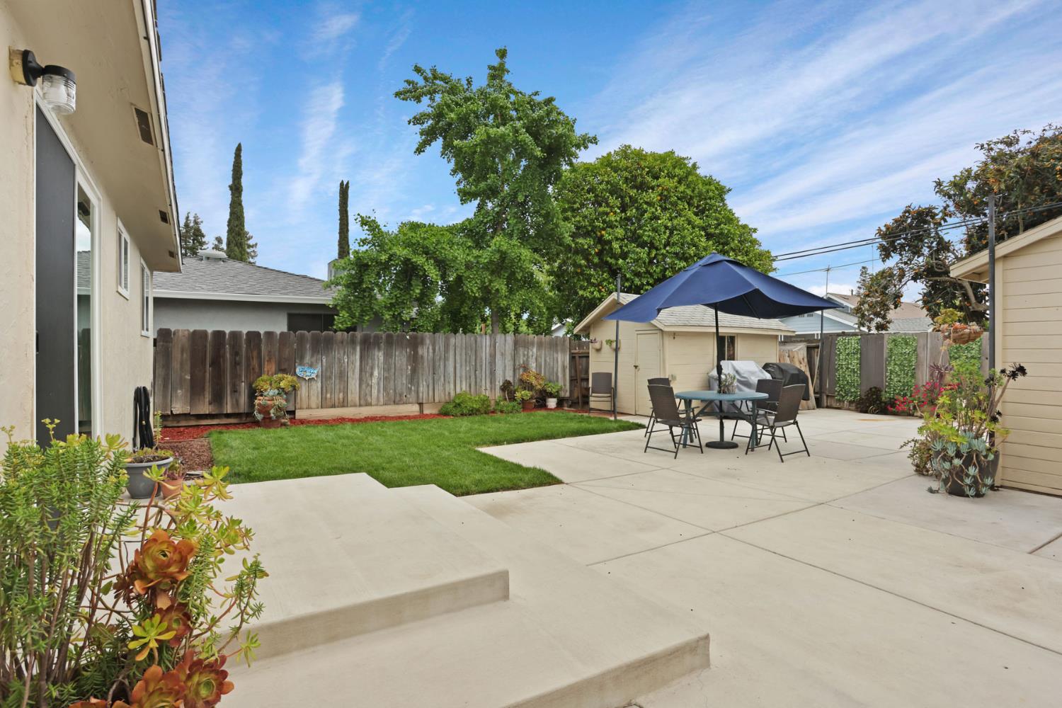 134 E Washington St, Ripon, CA 95366