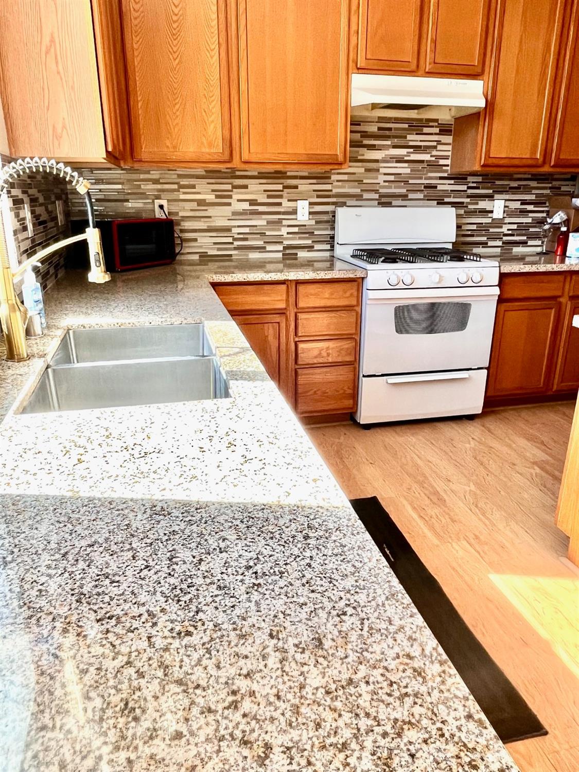 1450 Longhorn Ln, Patterson, CA 95363