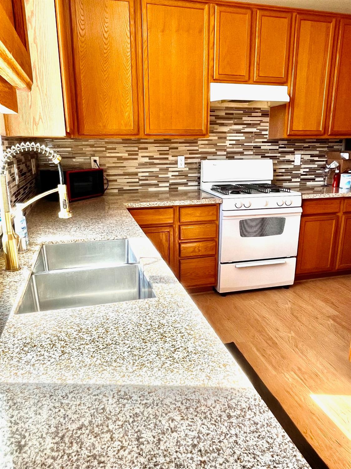 1450 Longhorn Ln, Patterson, CA 95363