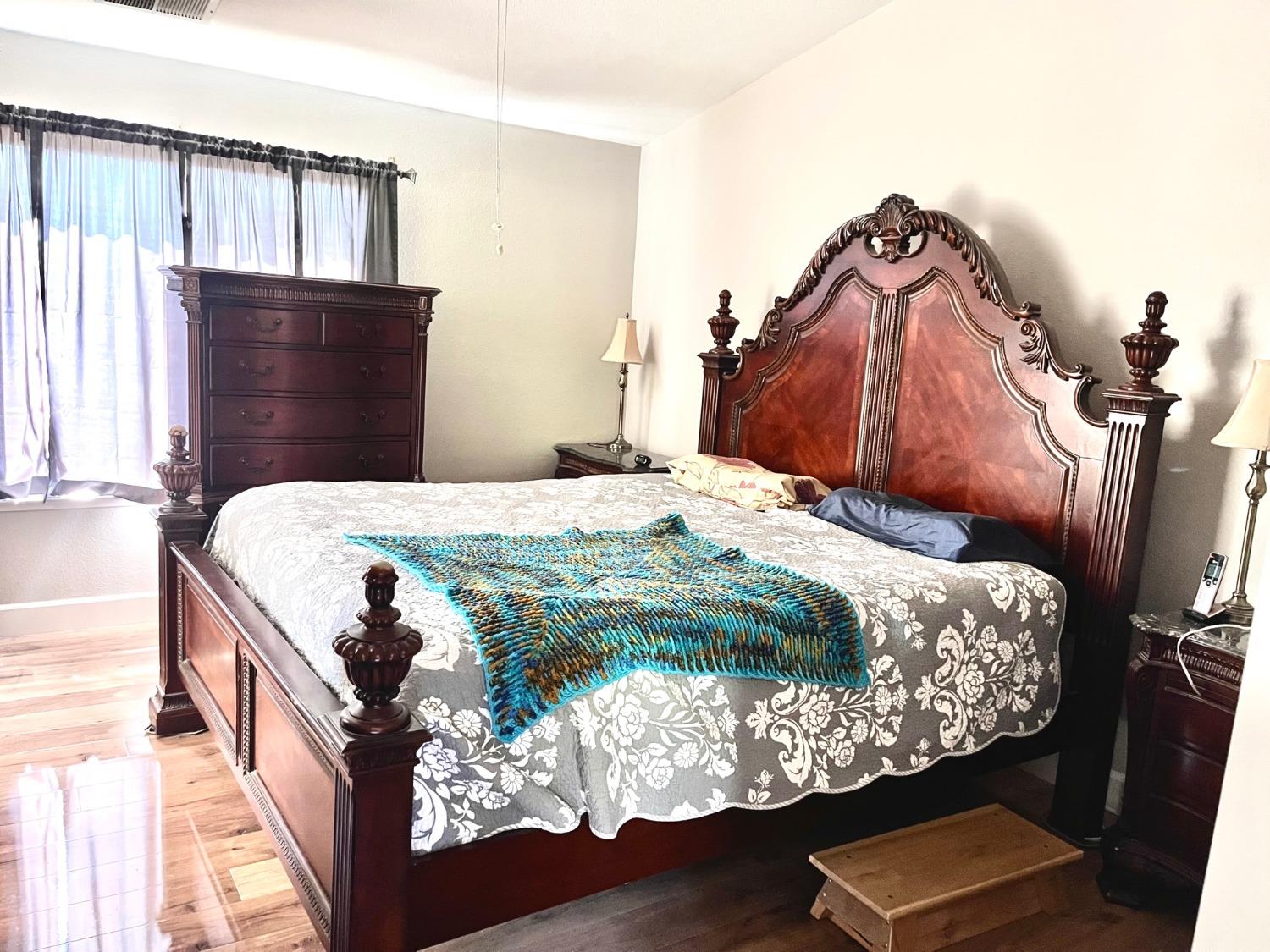 1450 Longhorn Ln, Patterson, CA 95363