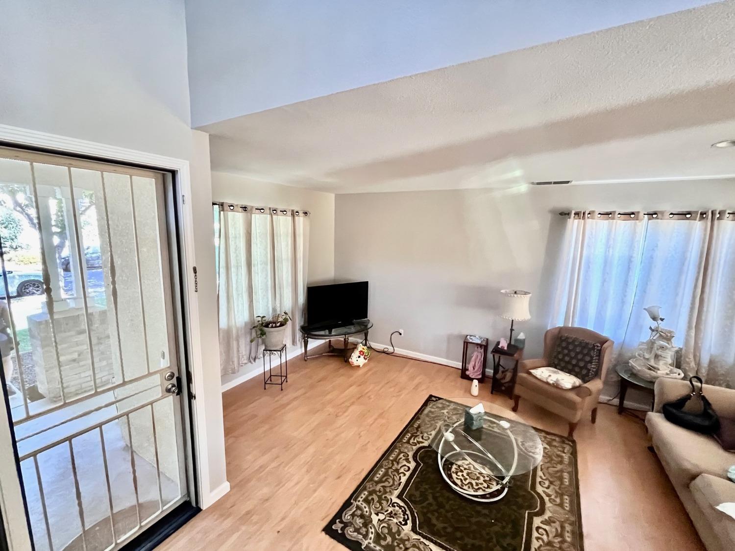 1450 Longhorn Ln, Patterson, CA 95363