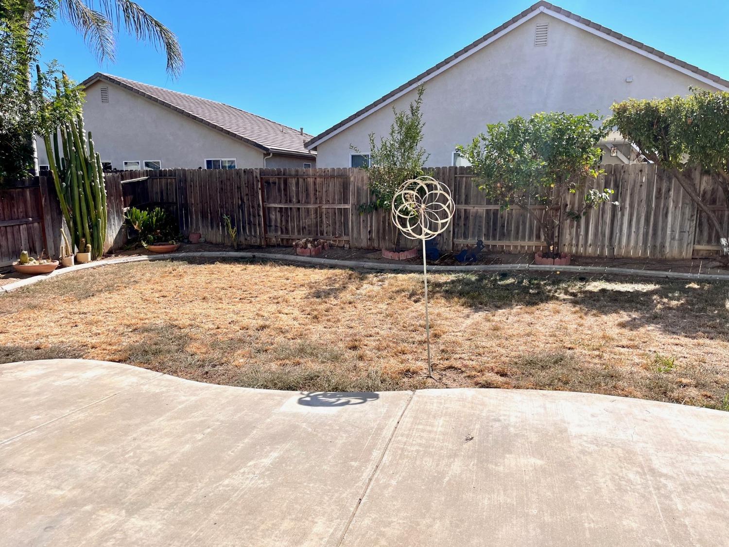 1450 Longhorn Ln, Patterson, CA 95363
