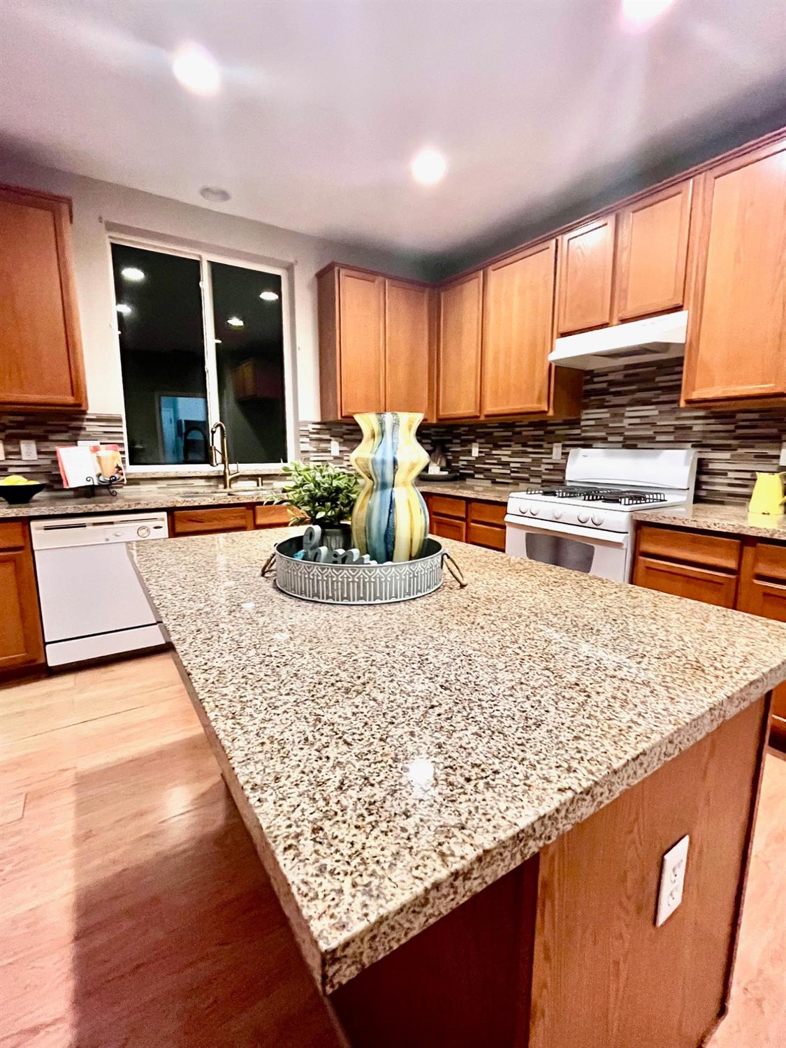 1450 Longhorn Ln, Patterson, CA 95363