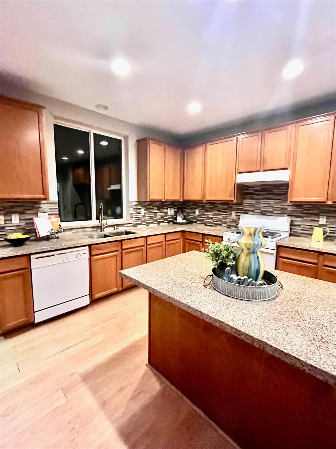 1450 Longhorn Ln, Patterson, CA 95363