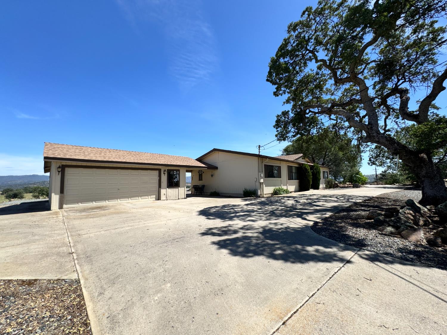 9844 Banderilla Dr, La Grange, CA 95329
