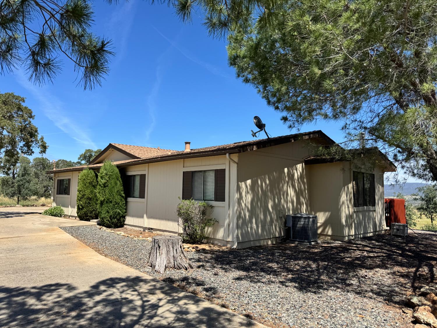 9844 Banderilla Dr, La Grange, CA 95329