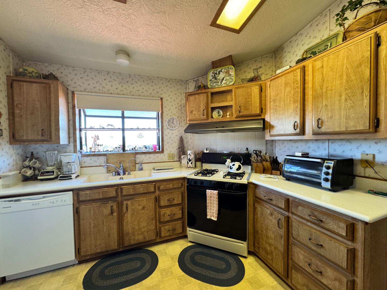 9844 Banderilla Dr, La Grange, CA 95329