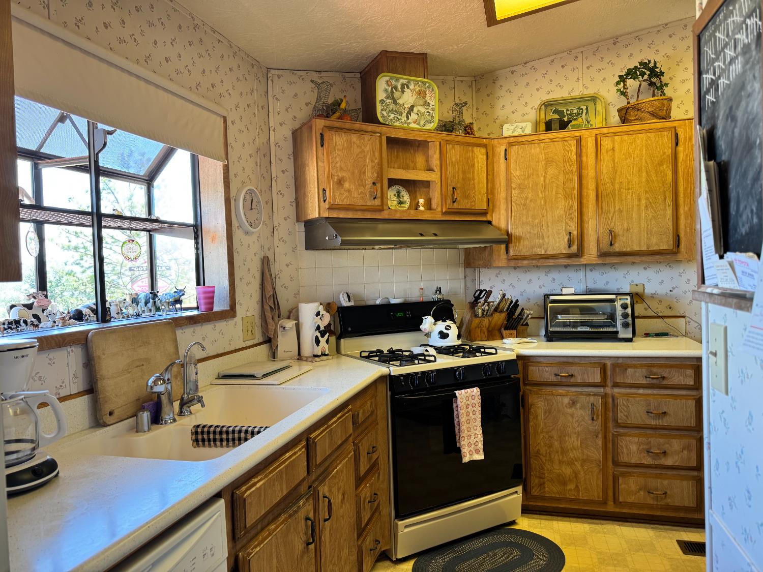 9844 Banderilla Dr, La Grange, CA 95329