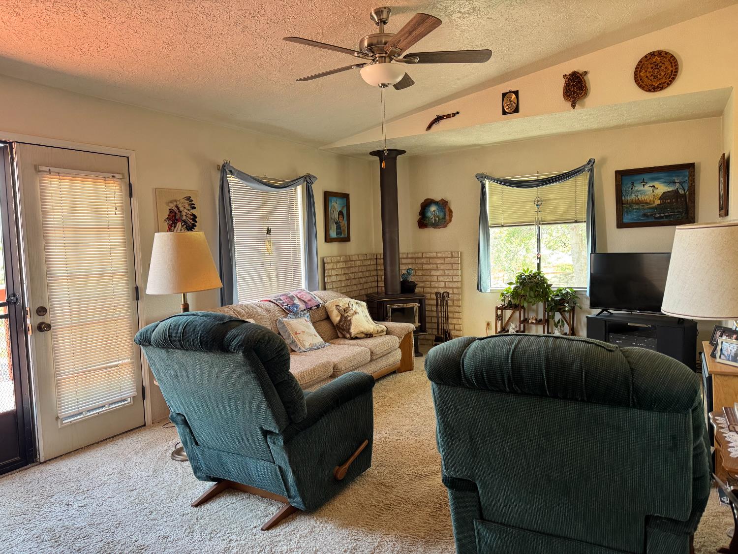 9844 Banderilla Dr, La Grange, CA 95329